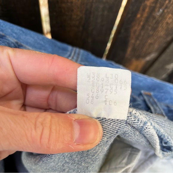 Levi’s 501 Vintage 1986 Buttonfly Cropped Jeans Sz W38 L23 - Picture 4 of 16